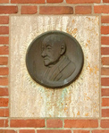 "Aan architect Van Epen – De dankbare bewoners" (Amsteldijk 107 hoek Jozef Israëlskade, Amsterdam)
<br/>
http://www.djibnet.com/, 14-3-1925 (plaqette)